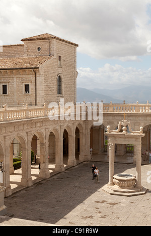 Cloître de Bramante à l'abbaye de Monte Cassino Banque D'Images