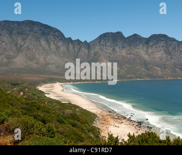 Faure Marine Drive entre Godon's Bay et Betty's Bay dans la région de Western Cape en Afrique du Sud offre aux visiteurs une vue imprenable sur Banque D'Images