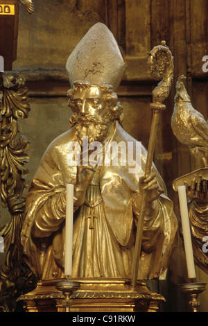 Buste de Saint Cyrille d'argent près des reliques de saint Adalbert de Prague à St Cathédrale Saint-Guy de Prague, en République tchèque. Banque D'Images