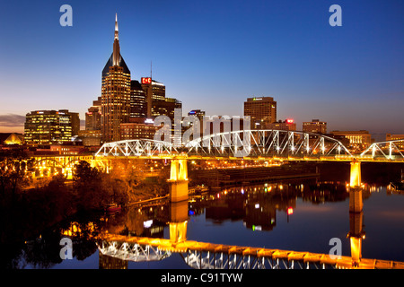 Toits de Nashville Tennessee le long des rives de la rivière Cumberland, USA Banque D'Images