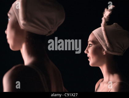 À la recherche au stade de backstage pendant "Cendrillon" (Alicia Alonso's ballet company, Gran Teatro de La Habana). La Havane, Cuba Banque D'Images