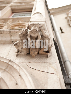 Bruges est une ville à prédominance catholique, avec beaucoup de belles églises et de sculpture avec la Vierge Marie et la Banque D'Images