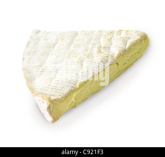 Tranche de fromage Brie française sur fond blanc Banque D'Images
