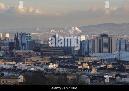 Vue sud est au-dessus de Glasgow à l'hôtel Hilton et l'ancien bâtiment de Santander au coucher du soleil Banque D'Images