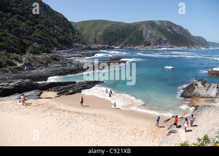 La plage de Tsitsikamma National Park une partie de la réserve côtière sur la Garden Route qui prend dans le spectaculaire littoral Banque D'Images