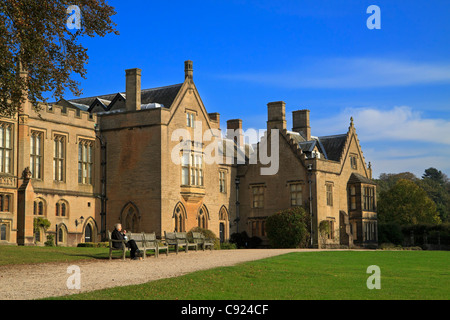 Newstead Abbey façade sud. L'abbaye médiévale est connue pour ses associations avec Lord Byron. Banque D'Images