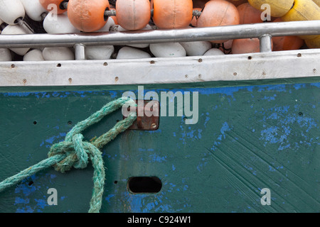 Close up d'un navire de pêche commerciale et d'engins, Ville de Boat Harbour, Kodiak Kodiak Island, sud-ouest de l'Alaska, l'été Banque D'Images