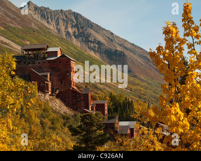 Automne pittoresque bâtiment Vue du moulin, Kennecott Mines National Historic Landmark, Wrangell-St. Elias National Park , Alaska Banque D'Images