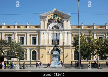 Chili Santiago La Alameda (ou l'Avenida Libertador General Bernardo O'Higgins) Universidad de Chile (Université du Chili) Façade Banque D'Images