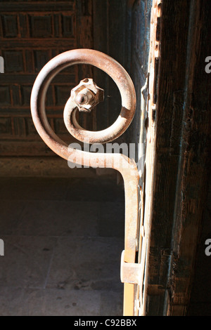 Espagne, province de Valladolid, Curiel de Duero, Eglise de Santa Maria, Barre de porte Banque D'Images