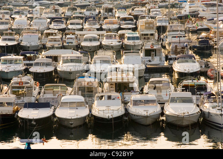 Italie, Toscane, Monte Argentario, Porto Ercole, bateaux amarrés dans le port Banque D'Images