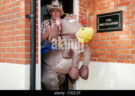 La course annuelle excentrique Anseremme la PRAM, tenue le lendemain à Anseremme, Surrey, Angleterre Banque D'Images