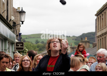 L'Assemblée mondiale de boudin noir avec pierres championnats, tenue en septembre à l'extérieur de la Royal Oak pub, Ramsbottom, Angleterre Banque D'Images