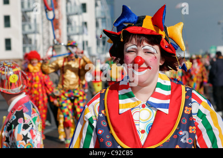 Le Clown Parade annuelle excentrique, organisé lors de la convention annuelle de clowns qui a eu lieu en mars à Butlins Bognor Regis, England en Banque D'Images