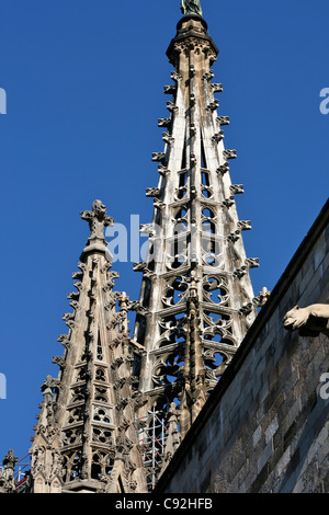 L'immense cathédrale building le Templo Expiatorio de la Sagrada Familia est une construction en cours dans le centre de Barcelone Banque D'Images