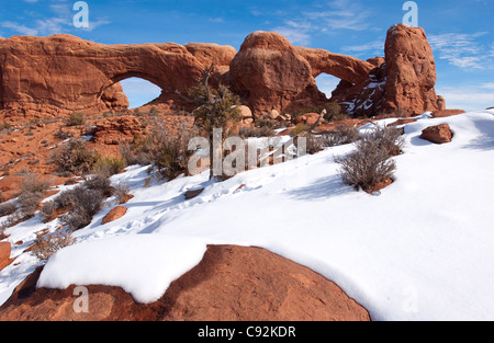 La neige et le paysage d'hiver près de l'Amérique du Nord et du Sud, Windows NP Arches National Park, Utah, USA, ETATS-UNIS, États-Unis d'Amérique Banque D'Images