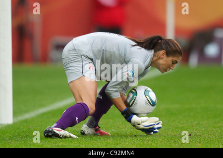 Gardien de but Hope Solo des États-Unis fait une sauvegarde au cours d'une Coupe du Monde féminine de la fifa de football match de demi-finale contre la France. Banque D'Images