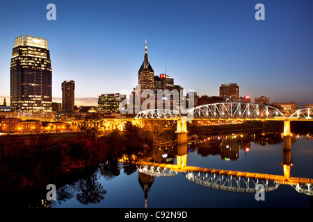 Toits de Nashville Tennessee le long des rives de la rivière Cumberland, USA Banque D'Images