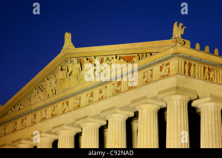 Détails sur la réplique du Parthénon au crépuscule, Nashville Tennessee USA Banque D'Images