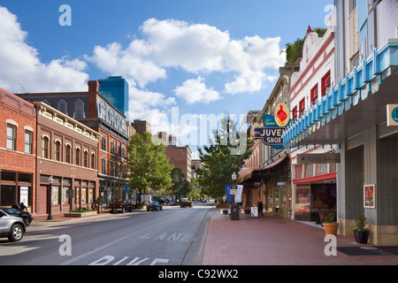 Boutiques sur Houston Street dans le district de Sundance Square du centre-ville de Fort Worth, Texas, États-Unis Banque D'Images