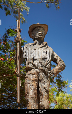 Montons Jugarie Jack fier' memorial statue, Memorial Park, Halls Creek, région de Kimberley, Western Australia, Australia Banque D'Images