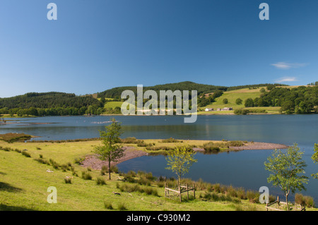 Esthwaite Water est près de Hawkshead et est reconnu comme une bonne pêche lac et une zone d'intérêt scientifique. Banque D'Images