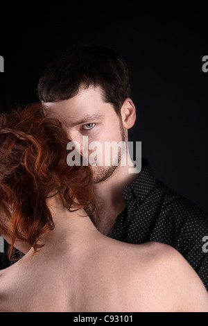 Homme et femme rouge - portrait amoureux gros plan Banque D'Images