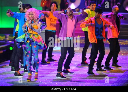 Nicki Minaj sur scène pour 2011 Victoria's Secret Fashion Show - Piste, Lexington Armory, New York, NY Le 9 novembre 2011. Photo par : Gregorio T. Binuya/Everett Collection Banque D'Images