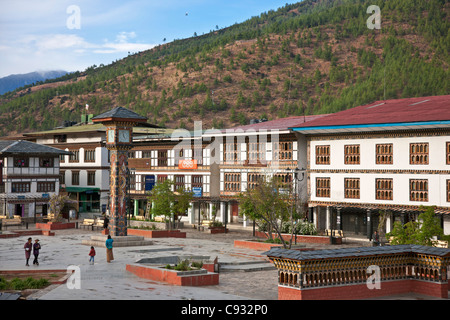 La belle horloge Square situé dans le centre de Thimphu. Banque D'Images