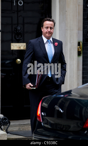 Downing Street. Londres, Royaume-Uni. 10.11.2011 David Cameron laissant Numéro 10 Downing Street. Banque D'Images