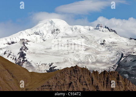 Photographié du parc national de Skaftafell, Hvannadalshnjukur est les plus hauts sommets à 2110 m au-dessus du niveau de la mer. Banque D'Images