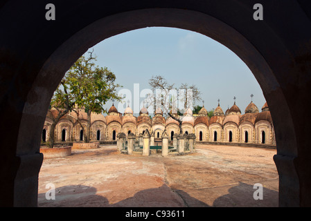 Certains des 108 temples en brique Shiva à Kalna. Construite en 1809 par le Maharaja Teja Chandra Bahadur.. Banque D'Images