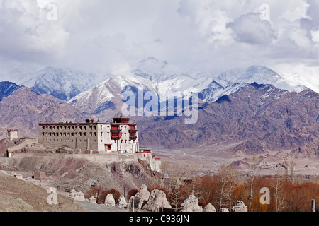 L'Inde, le Ladakh, Stok. Palais Stok, résidence de la Reine du Ladakh, avec la gamme Ladakh dans l'arrière-plan. Banque D'Images