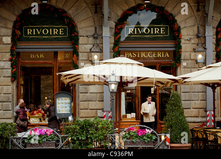 Italie, Florence, l'Europe de l'Ouest ; un café en face du Palazzo Vecchio, l'hôtel de ville Banque D'Images