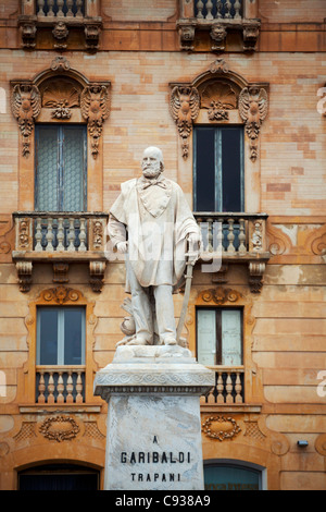 La Sicile, l'Italie, l'Europe de l'Ouest ; Monument aux héros de l'Unification italienne Giuseppe Garibaldi à Trapani Banque D'Images