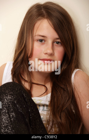 Portrait d'une jolie fille de 11 ans Banque D'Images