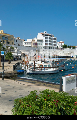 Bateaux dans le port à Es Castell, Menorca, Baléares, Espagne Banque D'Images