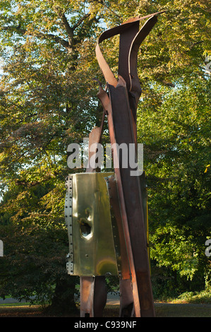 Tablier du World Trade Center détruites le 11 septembre 2001 NYC utilisé dans une sculpture par Miya Ando, sur l'affichage dans le quartier londonien de Battersea Park en 2011. Banque D'Images