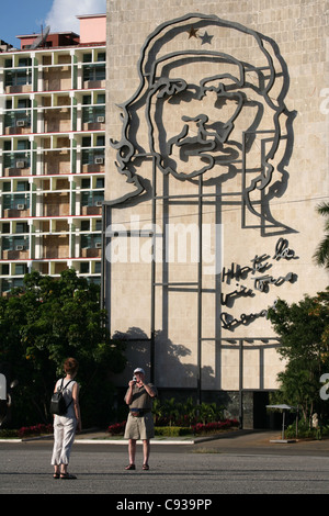 Célèbre portrait d'Ernesto Che Guevara sur le bâtiment du Ministère de l'intérieur à la place de la Révolution à La Havane, Cuba. Banque D'Images