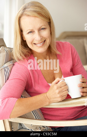 Senior woman at home Banque D'Images