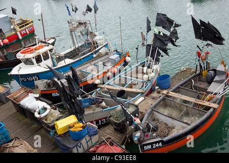 Les bateaux de pêche dans le port de plaisance de Brighton Banque D'Images