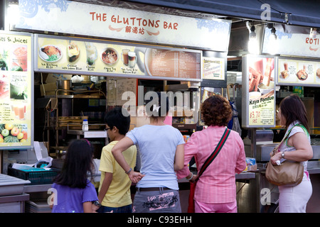 Makansutra glouton's Bay : food court salle à manger à l'extérieur Banque D'Images