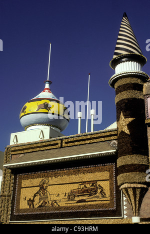 Le Mitchell Corn Palace une icône de l'art populaire -- un bâtiment décoré avec le maïs et les plantes dans Mitchell, South Dakota, USA Banque D'Images