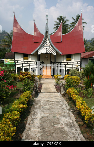 Rumah Gadang (Culture Minangkabau : 'grande maison') à Sumatra Banque D'Images