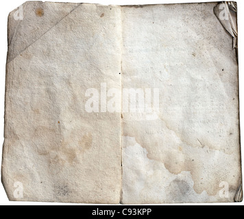 Un vieux carnet de notes avec des feuilles tachées vide isolé sur blanc avec chemin de détourage. Banque D'Images