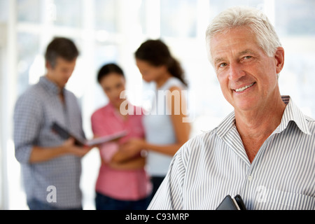 Senior businessman in office Banque D'Images