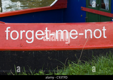 Nom d'un bateau étroit du canal en Angleterre Banque D'Images