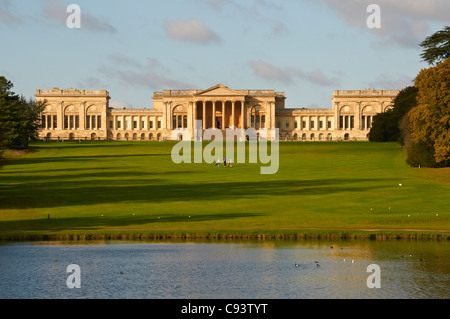 Stowe House et club de golf dans les beaux jardins de Stowe en Amérique du Buckinghamshire. Banque D'Images