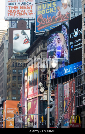 Panneau publicitaire dans le Theatre district Downtown Manhattan NYC Banque D'Images