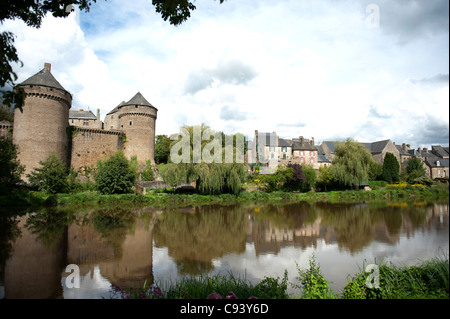 15ème siècle château de Lassay-les-Châteaux, petite cité de caractère en Mayenne dans les pays de la Loire, France Banque D'Images